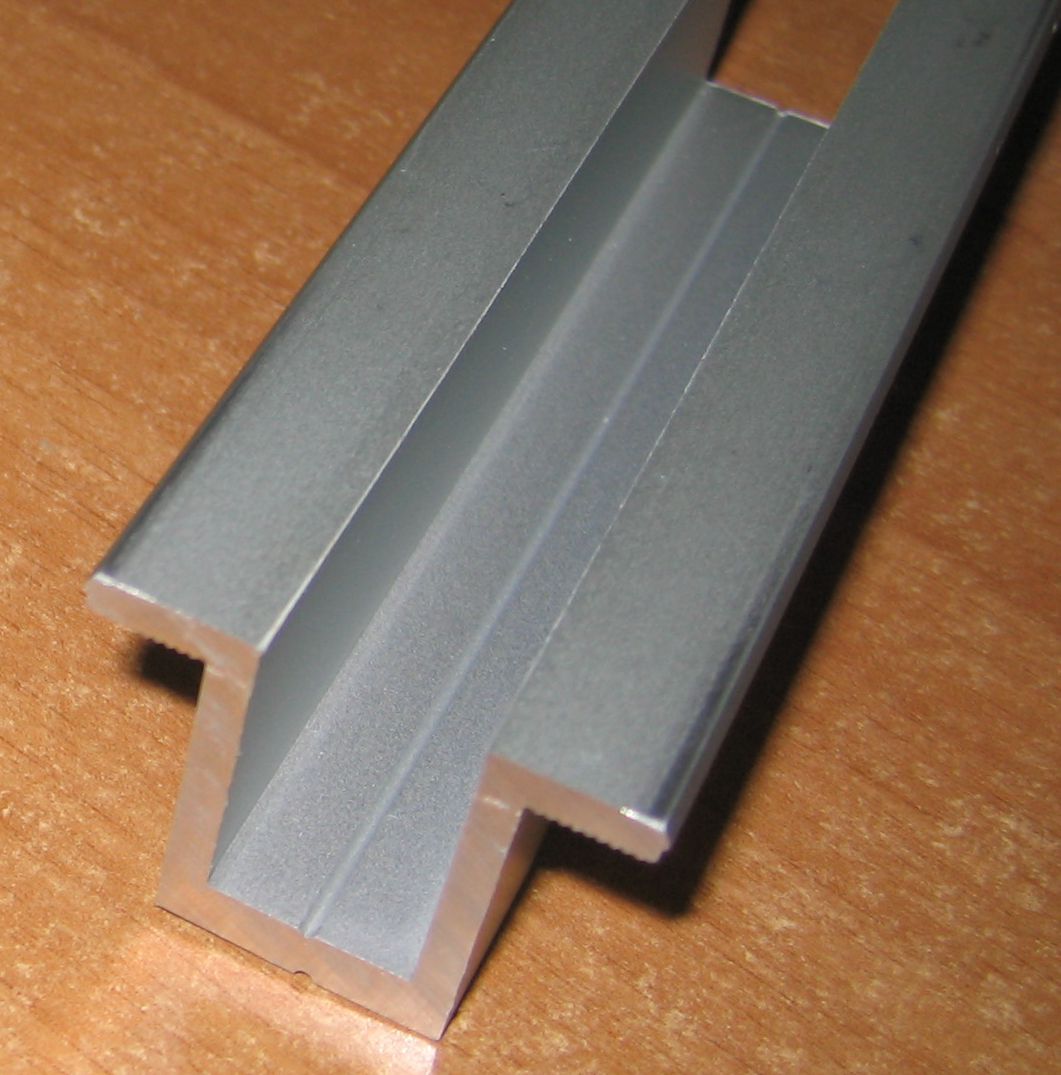 profilo in alluminio per pannello fotovoltaico